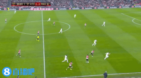 皇马因战术分歧和防守问题表现不稳定，哈维·阿隆索与球员矛盾缓和但压力仍大，需加速抢分以夺冠。