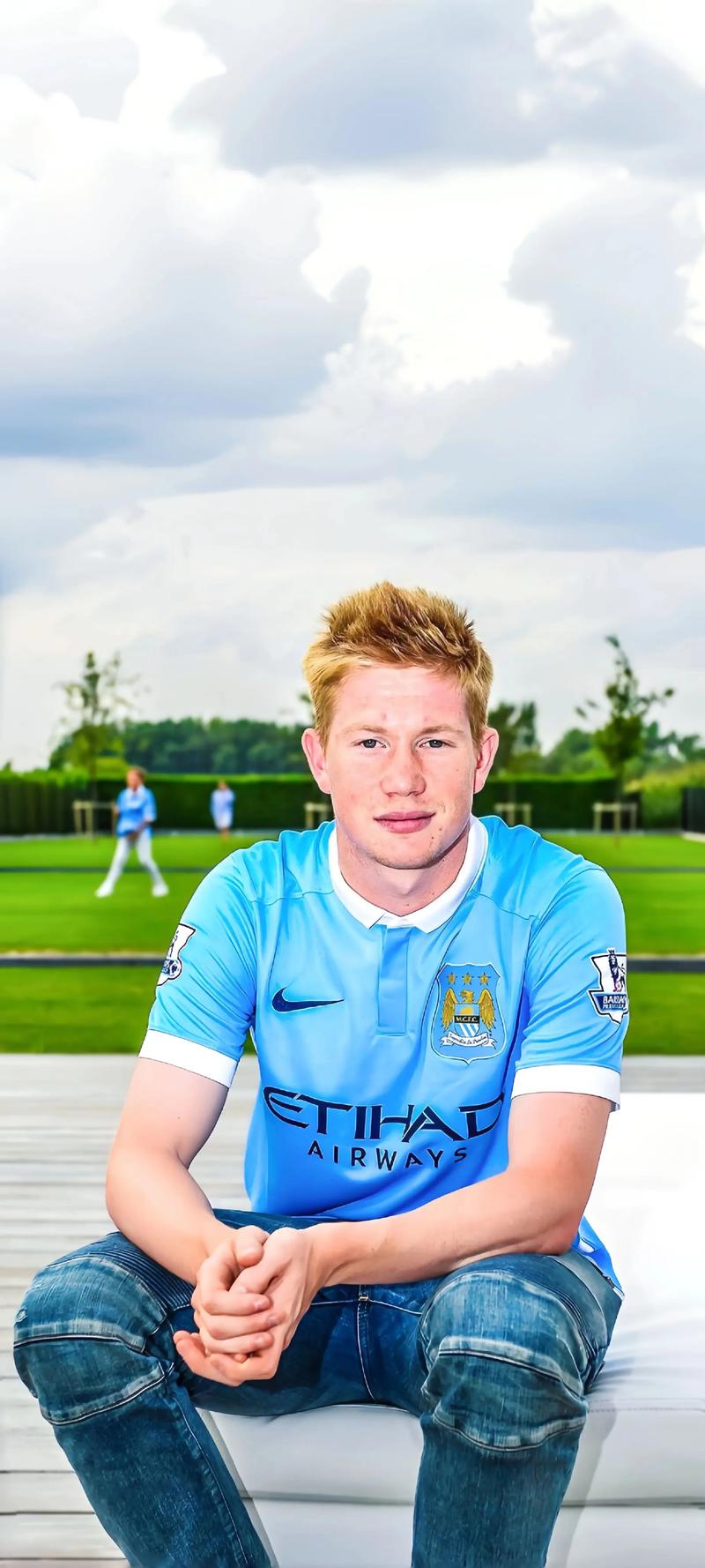 我晒干了沉默！河南后卫周缘德晒与网红田一名合影