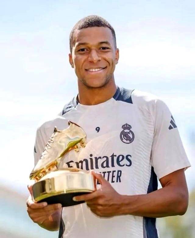 核心缺阵！布克因伤缺席对雷霆的NBA杯关键战